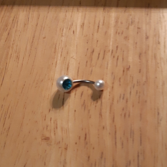 BarBell piercing - Picture 2 of 2